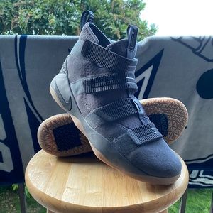 Nike Lebron Soldier XI